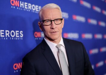 Anderson Cooper sale de '60 Minutes' para pasar tiempo con sus hijos
