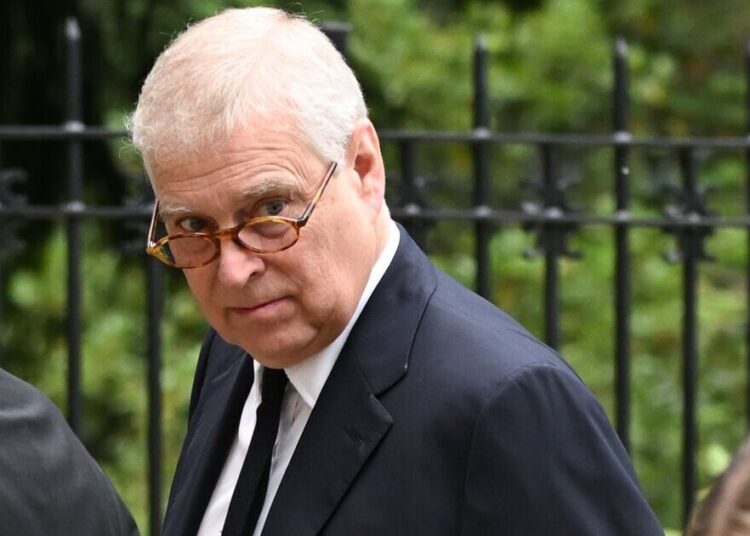 Andrew Mountbatten-Windsor, deshonrado, 'pateó a su propio perro en la cabeza' | Real | Noticias