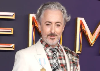 'Avengers: Doomsday' todavía tiene personajes no anunciados, según Alan Cumming