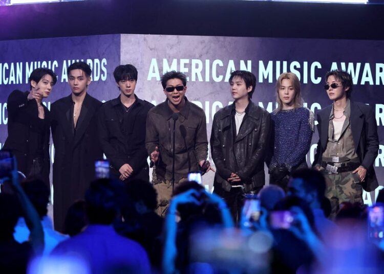 BTS regresa a los AMA y gana el premio al Artista del Año