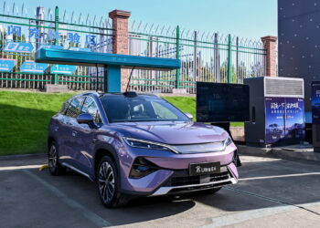 BYD-EV-2,700-millas-carga-flash