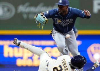 Brewers rally for 6-2 win over Tampa Bay to spoil McClanahan's first game appearance since 2023