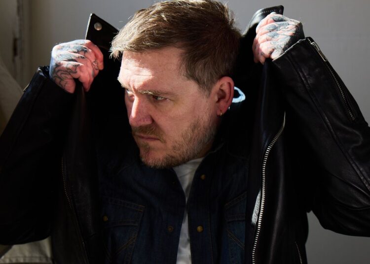 Brian Fallon ha compartido sus primeras canciones en solitario en más de cinco años con 'Not Bad For New Jersey' y 'Better Before'