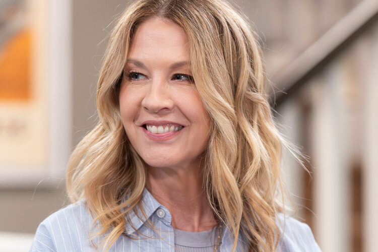 'Cambiando de marcha': ¿Se va Jenna Elfman? - Solo Jared - Noticias y chismes de celebridades