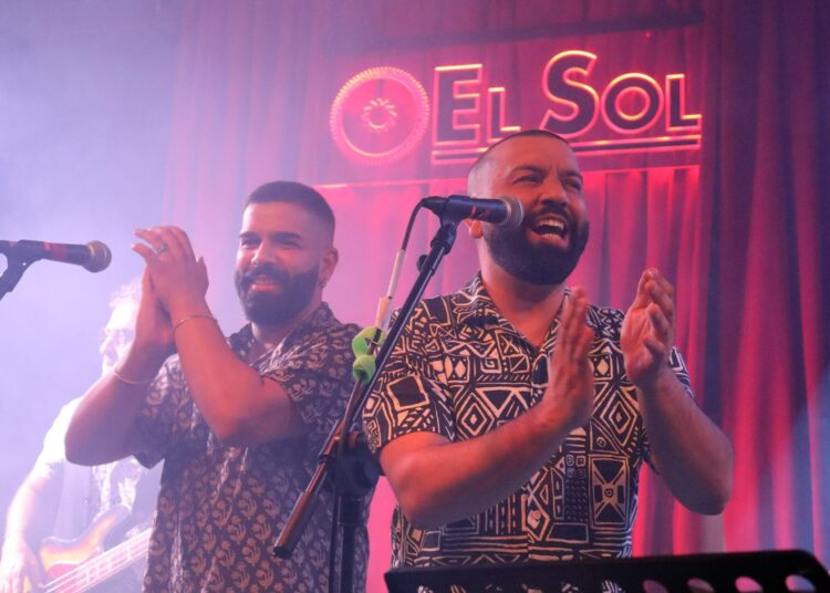 Rafael y Samuel Campos (Darako), en el concierto de presentación de 'Gipsy Power', la banda sonora del cine quinqui.