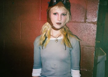 Cantante de Paramore presenta en Lima su nuevo disco solista.