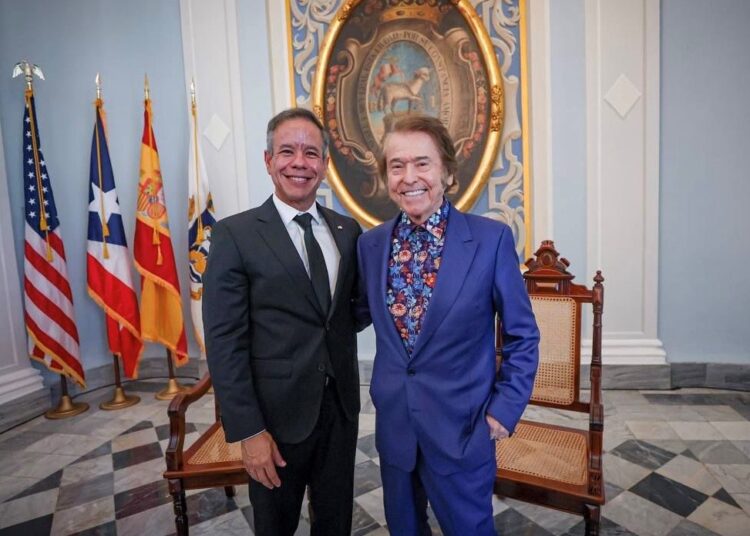 Cantante español Raphael recibe la llave de la Ciudad Capital - NotiCel - La verdad como es - Noticias de Puerto Rico