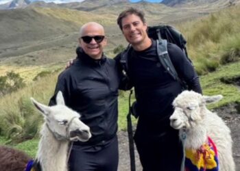 Cantantes de Magneto y Mercurio visitan el Rucu Pichincha en la previa a sus conciertos en Quito y Guayaquil