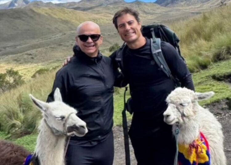 Cantantes de Magneto y Mercurio visitan el Rucu Pichincha en la previa a sus conciertos en Quito y Guayaquil