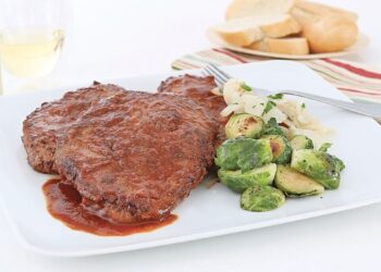 Cena de bistec suizo Grace UCC en Uniontown el 25 de abril