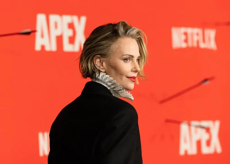 Charlize no se contuvo (Foto de Stephanie Augello/FilmMagic)