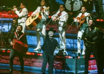 Christian Nodal se reafirma como favorito de los tapatíos en concierto en el Telmex
