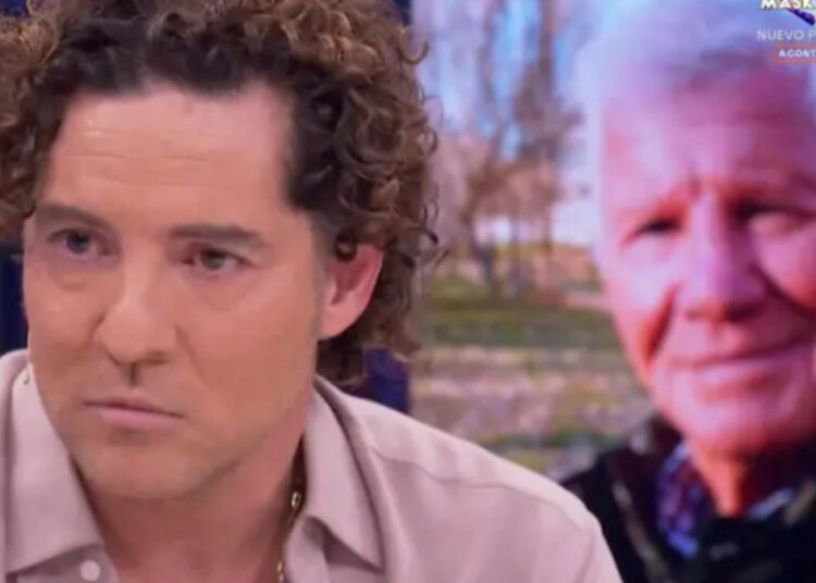 David Bisbal se emociona en 'El Hormiguero' al recordar a su padre: "Desde que se fue, cada mañana aparece en mi corazón y en mi mente"