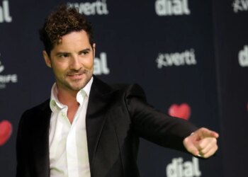David Bisbal, sobre la situación de Andalucía: "Vendría muy bien que el AVE llegase a Almería, tendría más facilidades"
