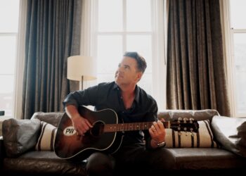 David Nail presenta un avance del nuevo álbum 'Flowers' con la canción 'She Knows': escuche