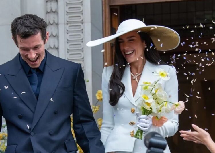 Dua Lipa y Callum Turner se casaron en una íntima ceremonia civil