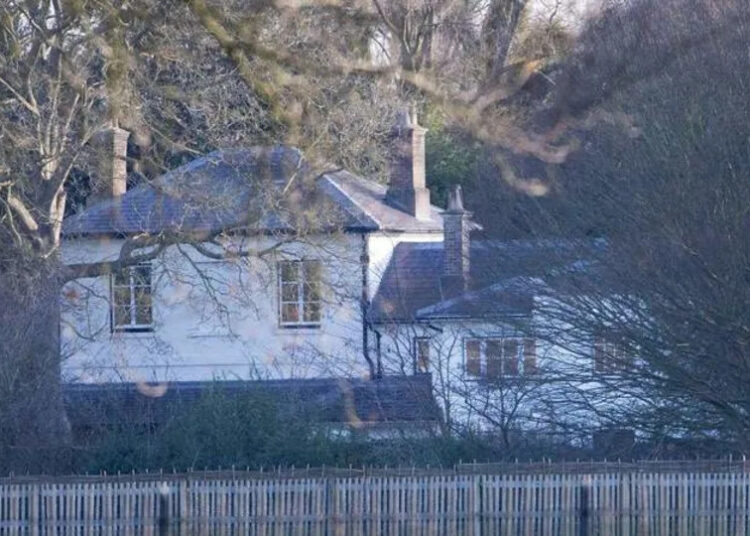La reina Isabel regaló Frogmore Cottage al príncipe Harry y Markle después de su boda.Mega