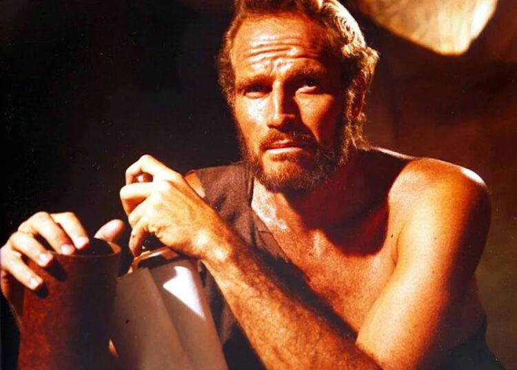 Charlton Heston dijo que se sintió atraído por 'El planeta de los simios' por su idea de simios parlantes y una civilización diferente.NC1 / http: / www.wenn.com / MEGA