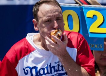 El comedor competitivo Joey Chestnut se declara culpable de agresión