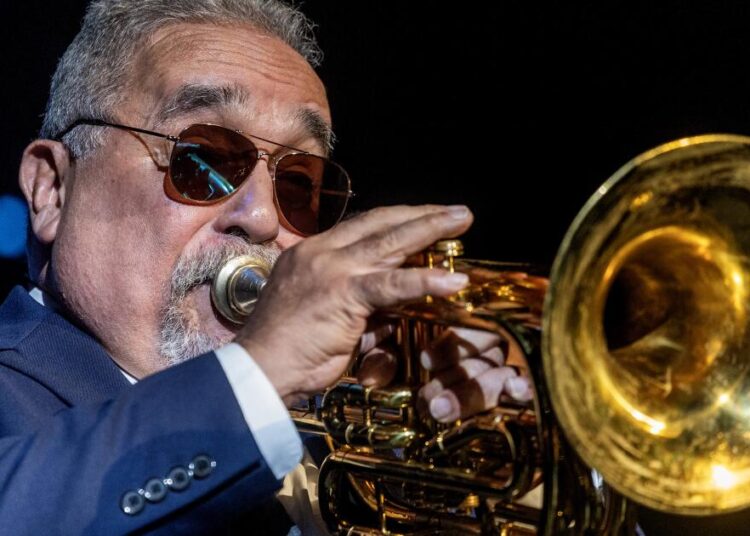 El podcast presentado por Rosie Pérez cuenta la historia de la música salsa en Nueva York