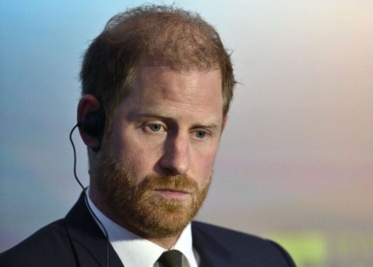 El príncipe Harry es "más extraño que nunca" mientras sus llamadas son "ignoradas" | Real | Noticias