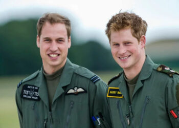 El Príncipe William y el Príncipe Harry en RAF Shawbury.