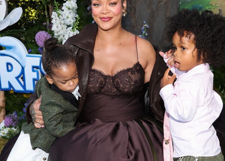 El tatuaje de garabatos de Rihanna diseñado por sus hijos
