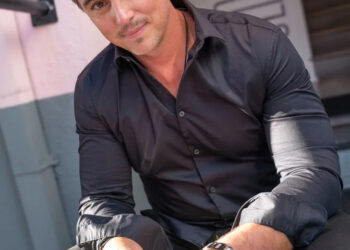 Darin Brooks en el nuevo estudio Sunset Las Palmas de 'The Bold and the Beautiful' en Los Ángeles en 2026 Crédito: Sean Smith / Bell-Phillip TV Productions Inc.