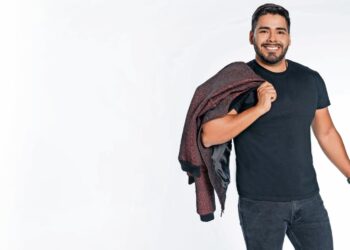 El cantante reconoce que el show le ha permitido conectar con la gente. Foto: TELEVISA
