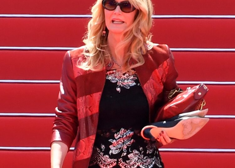 Fotos de la cuarta temporada de White Lotus: Laura Dern Films en el Festival de Cine de Cannes