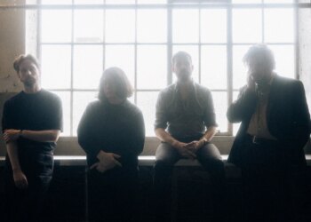 Gilla Band regresa con un nuevo sencillo, "Giraffe", su primera música nueva en cuatro años