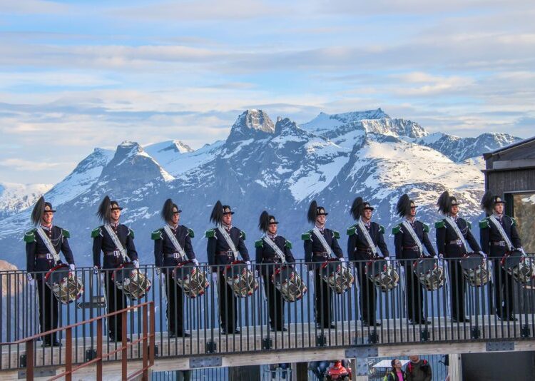 Guardias reales de gira | Noticias de Noruega en inglés — www.newsinenglish.no