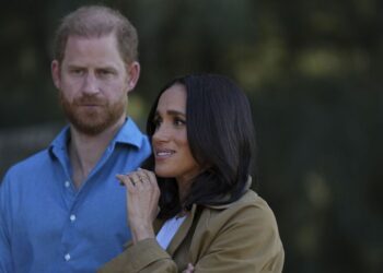 Harry y Meghan culpan a Camilla después de que la foto de la boda desapareciera de la casa de Charles - Noticias de famosos - Entretenimiento