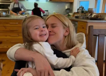 Rumer Willis, hija de Bruce Willis y Demi Moore, acusa a su ex de abuso emocional extremo mientras pelean por la custodia de su hija