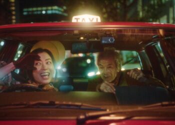 Hikaru Utada toma el volante en el nuevo vídeo musical 'PAPPAPARADISE'