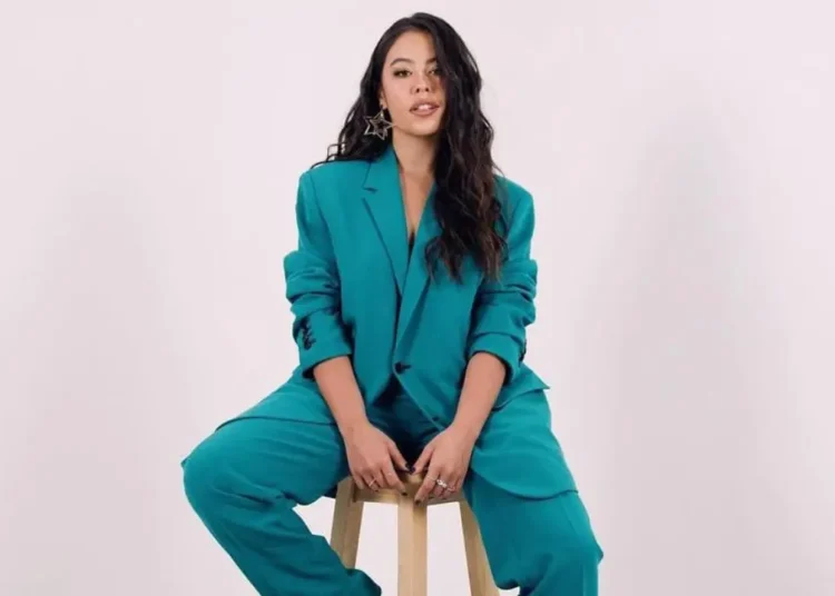 Juliana canta en Metro de Bogotá: la comparan con cantantes de TransMilenio