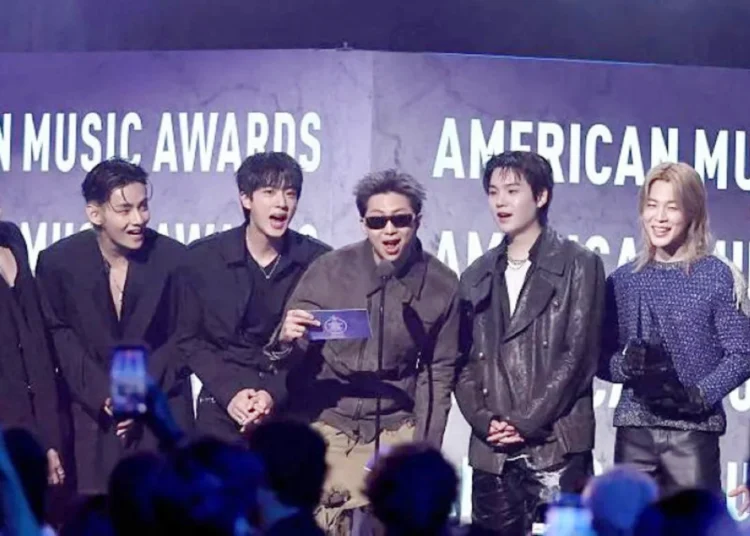 La banda de K-pop BTS gana a lo grande en los American Music Awards