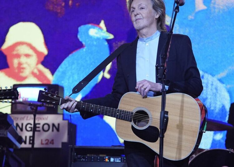 La estrella de los Beatles Paul McCartney interpreta una nueva canción y un tema clásico en imágenes en vivo | Música | Entretenimiento