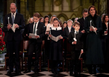 Los Príncipes de Gales y otros miembros de la Familia Real asisten a la quinta edición ?Juntos en Navidad? servicio carol