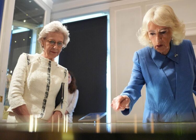 La realeza rara vez vista hace que los fanáticos hablen después de su aparición con la reina Camilla | Real | Noticias