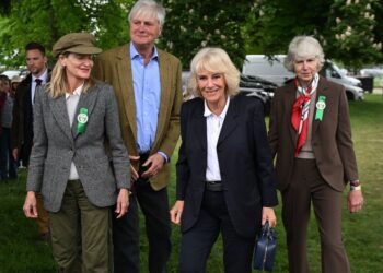 u200bReina Camila, Andrew Parker Bowles