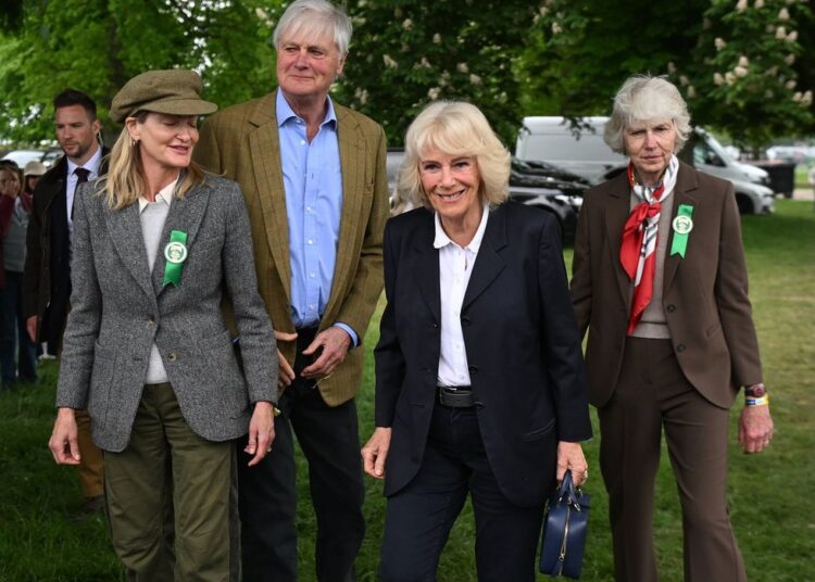 u200bReina Camila, Andrew Parker Bowles