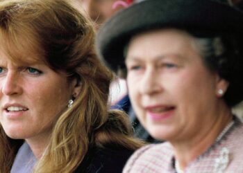 La reina Isabel II 'destrozó repetidamente' a Fergie a puerta cerrada | Real | Noticias