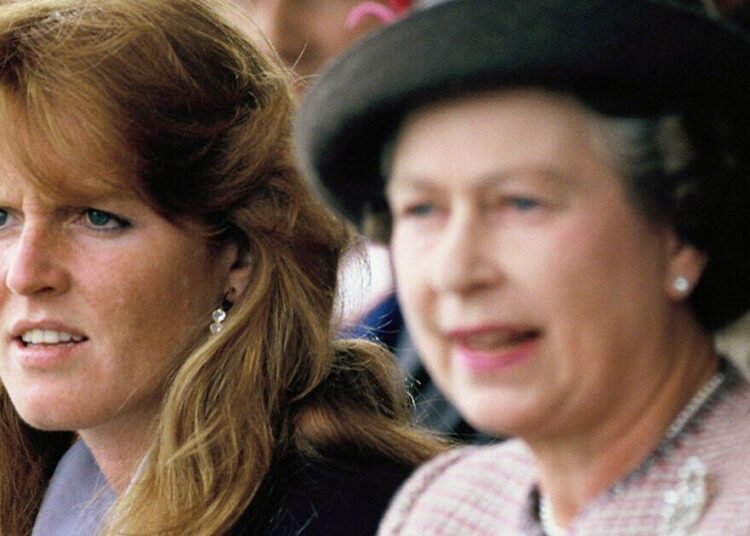 La reina Isabel II 'destrozó repetidamente' a Fergie a puerta cerrada | Real | Noticias