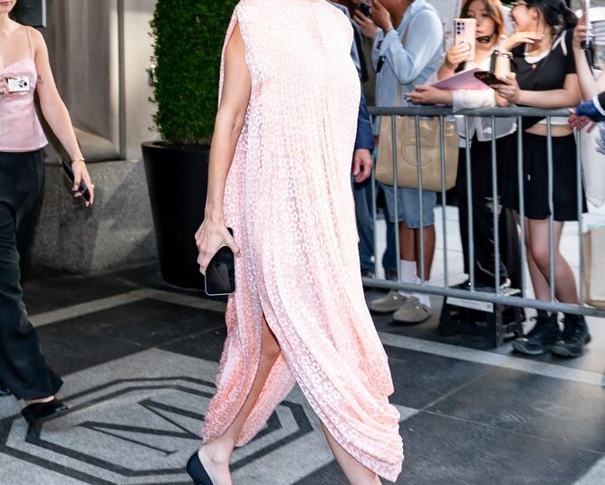 Lara Worthington asiste al Louis Vuitton Cruise 2027 el 20 de mayo de 2026 en la ciudad de Nueva York.