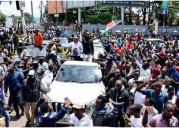Linda Mwananchi supporters stage powerful entry into Kisumu despite opposition