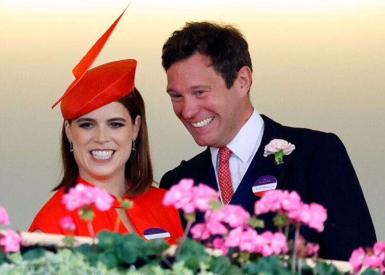 La princesa Eugenia y Jack Brooksbank sonriendo juntos