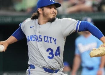 Los Reales volvieron a barrer y pierden 6-3 contra los Rangers