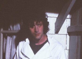 Dominic Sessa como Anthony Bourdain en "tony," la próxima película filmada en Massachusetts.