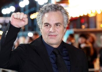 Mark Ruffalo revela la VERDADERA motivación detrás de la decisión de las celebridades de Hollywood de no respaldar una carta abierta oponiéndose a la fusión de Paramount y Warner Bros.